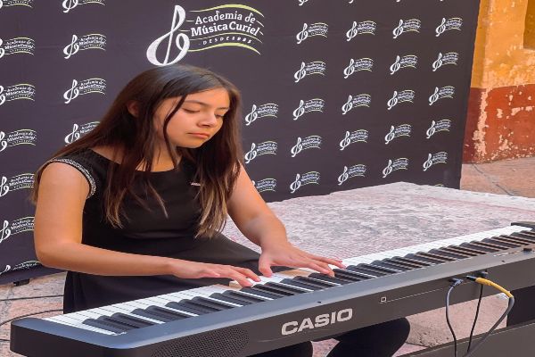 Academia de Música Curiel Suc. Plaza de las Américas en Querétaro