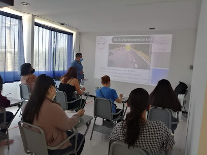 Escuela de Manejo Control Total en León